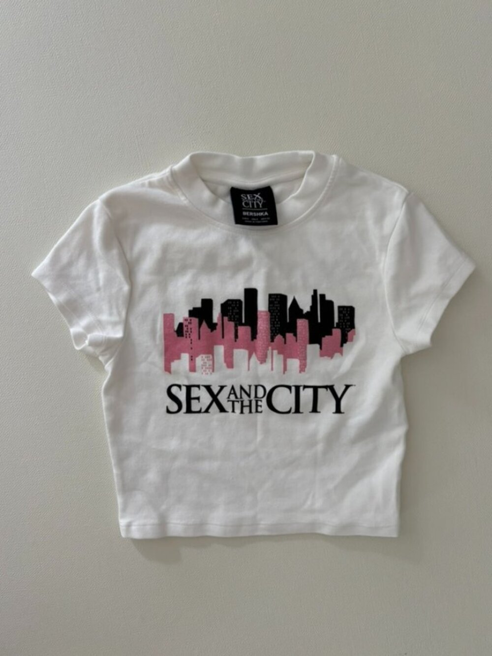 Bershka Sex and the City Cropped Baby Tee White Size S
